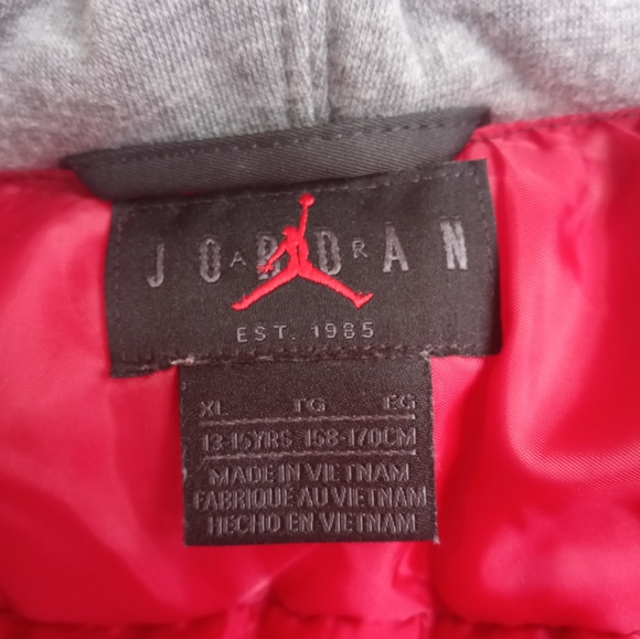 Boys Nike Air Jordan coat, size XL and Black in color never worn - Picture 3 of 6